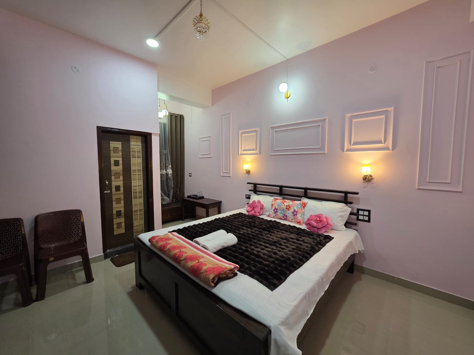Modern room setup at Lotus Inn
