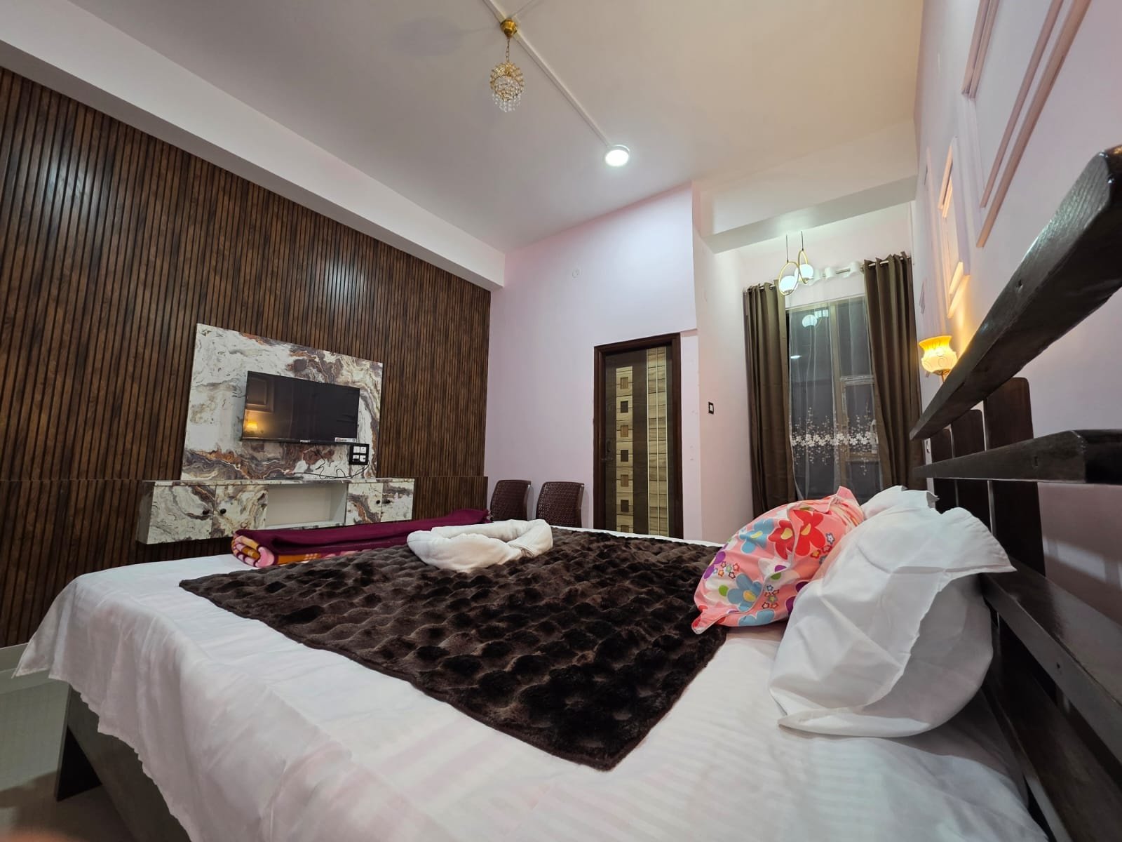 Side view of room layout at Lotus Inn